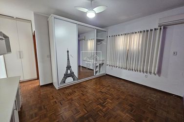 Casa &agrave; venda - Centro