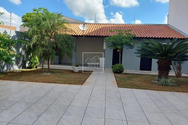 Casa &agrave; venda - centro