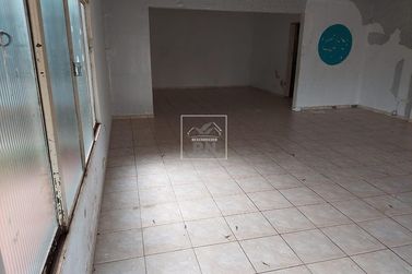 Sala Comercial &agrave; venda - 300m&sup2; - Centro