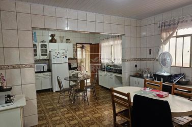 Casa &agrave; venda - 230m&sup2; - Centro