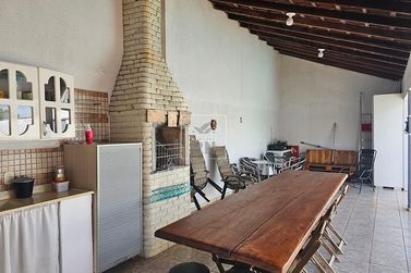 Casa &agrave; venda - 200m&sup2; - Centro
