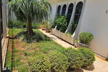 Casa &agrave; venda - 200m&sup2; - Centro