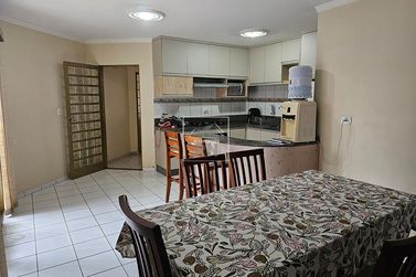 Casa &agrave; venda - 230m&sup2; - Centro
