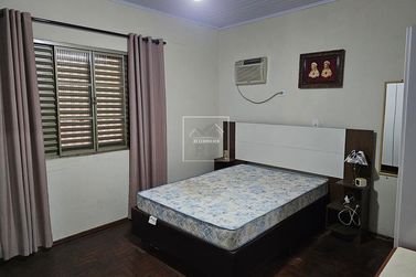 Casa &agrave; venda - 230m&sup2; - Centro