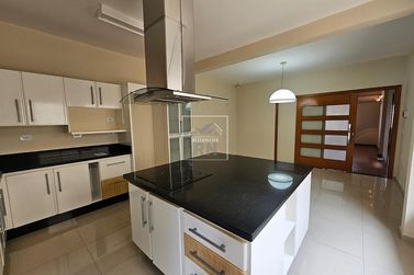 Casa &agrave; venda - Centro