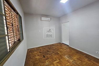 Casa &agrave; venda - 200m&sup2; - Centro
