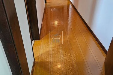 Casa &agrave; venda - 200m&sup2; - Centro
