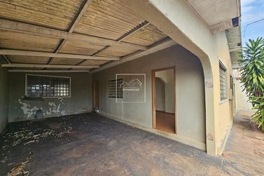 Casa &agrave; venda - Centro