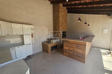 Casa &agrave; venda - Centro