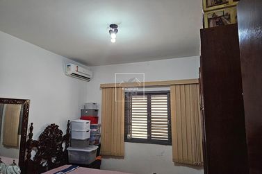 Casa &agrave; venda - 200m&sup2; - Centro
