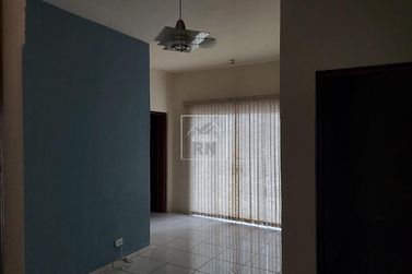 Casa &agrave; venda - centro