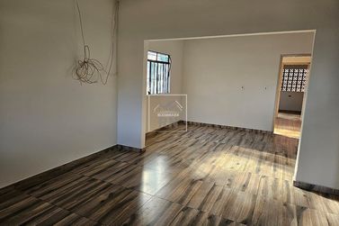 Casa &agrave; venda - 200m&sup2; - Centro