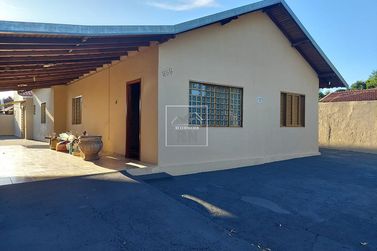Casa &agrave; venda - 230m&sup2; - Centro
