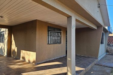 Casa &agrave; venda - 200m&sup2; - Centro