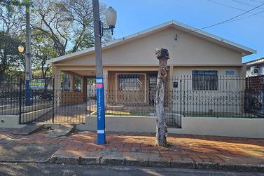 Casa &agrave; venda - 200m&sup2; - Centro