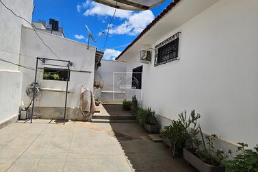 Casa &agrave; venda - 200m&sup2; - Centro