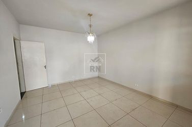 Casa &agrave; venda - 200m&sup2; - Centro