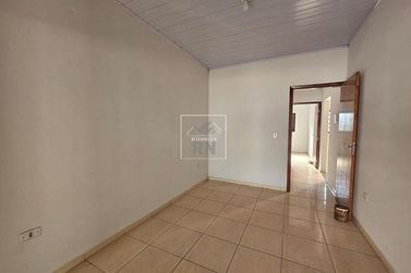Casa &agrave; venda - 90m&sup2; - Centro
