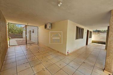 Casa &agrave; venda - 200m&sup2; - Centro