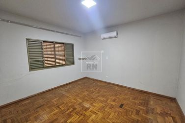 Casa &agrave; venda - 200m&sup2; - Centro