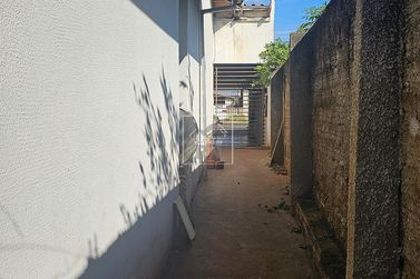 Casa &agrave; venda - 90m&sup2; - Centro