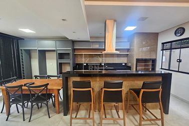 Casa &agrave; venda - 277m&sup2; - Centro
