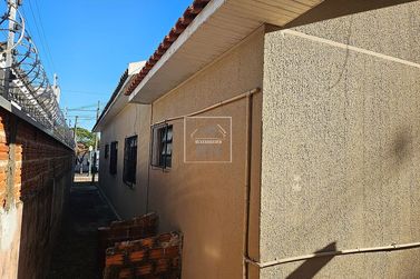 Casa &agrave; venda - 200m&sup2; - Centro