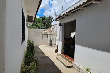 Casa &agrave; venda - 200m&sup2; - Centro