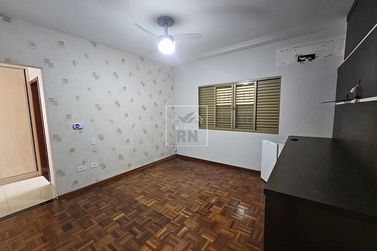 Casa &agrave; venda - Centro