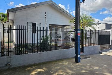 Casa &agrave; venda - 200m&sup2; - Centro
