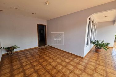 Casa &agrave; venda - 280m&sup2; - Centro
