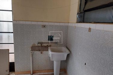 Sala Comercial &agrave; venda - 300m&sup2; - Centro