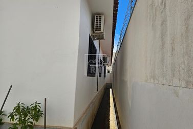 Casa &agrave; venda - 200m&sup2; - Centro