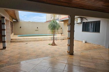 Casa &agrave; venda - 260m&sup2; - Centro