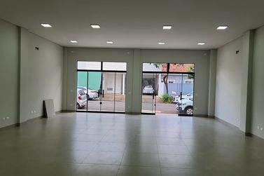 Sal&atilde;o Comercial para alugar - 126m&sup2; - CENTRO