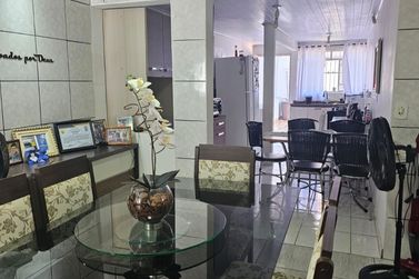 Casa &agrave; venda - 180m&sup2; - Centro 