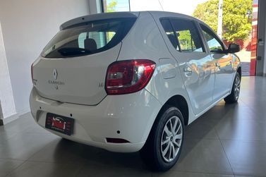 Renault SANDERO