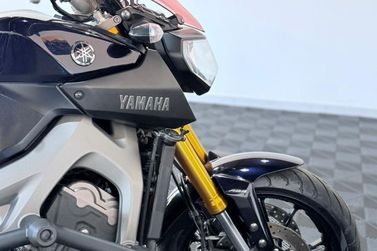 YAMAHA MT-09