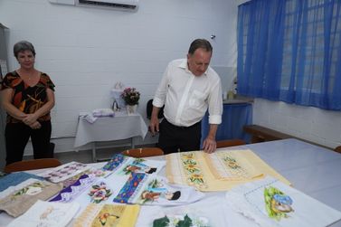 Louveira oferece Oficina Cultural de Pintura em Tecido no Centro e Sto Antônio