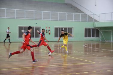 12 Gols em 2 partidas marcam início da Copa Louveira de Futsal - 2024