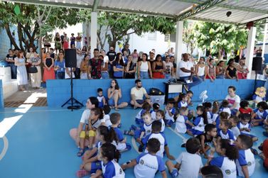 EMEB Chapeuzinho Vermelho entregue totalmente revitalizada à comunidade escola