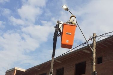 Prefeitura dá início a nova fase de instalação de lâmpadas