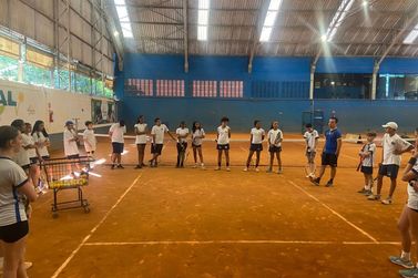 Tênis de Campo de Louveira, estreia nos Jogos Abertos da Juventude neste sábado