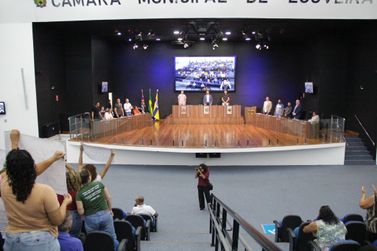 Projeto que alteraria transporte universit&aacute;rio para aux&iacute;lio &eacute; rejeitado 