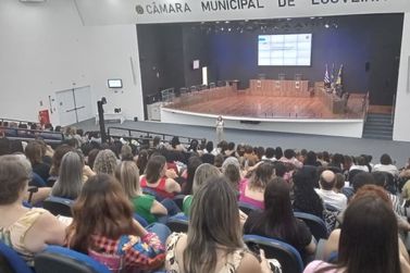 Semana da Educa&ccedil;&atilde;o 2025 valoriza profissionais e fortalece forma&ccedil;&atilde;o em Louveira