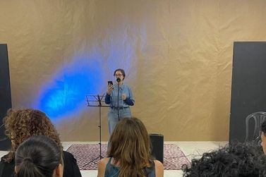 Sarau CoNEx&otilde;es movimenta o Espa&ccedil;o Cultural NEx.Arte com m&uacute;sica, poesia e teatro 