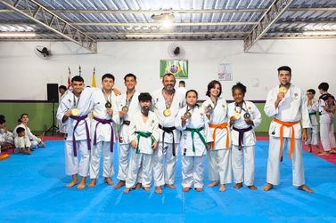 Karat&ecirc; Louveira conquista oito medalhas em classificat&oacute;ria estadual