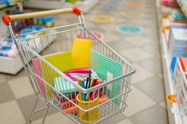 Procon orienta pais sobre compra consciente de material escolar