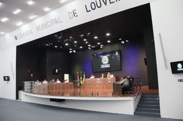 C&acirc;mara de Louveira aprova reestrutura&ccedil;&atilde;o administrativa com sete emendas