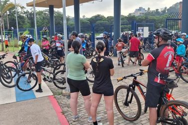 Passeio cicl&iacute;stico re&uacute;ne mais de 120 participantes em Louveira